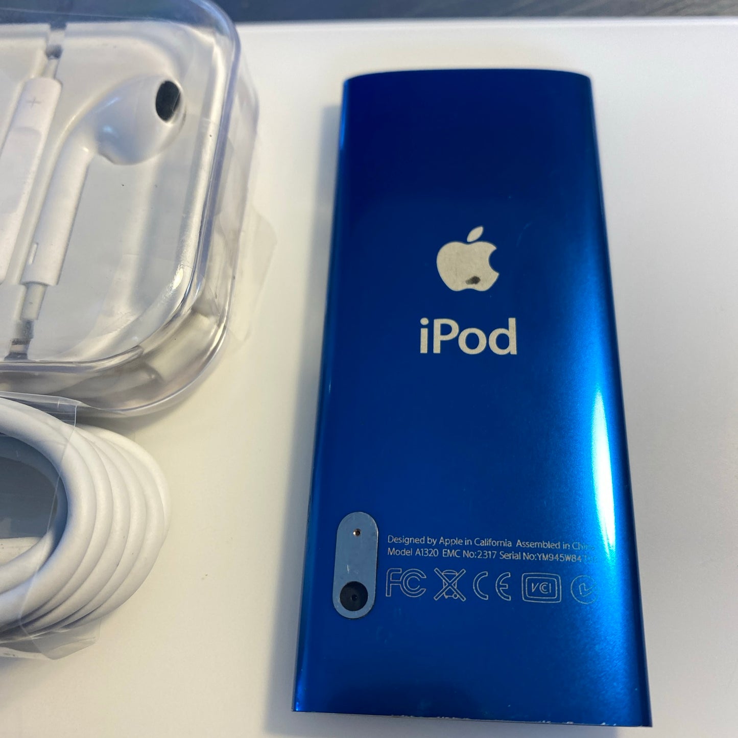 ipod nano 5th gen Blue 8gb New Battery. Big Bundle. Nice Condition