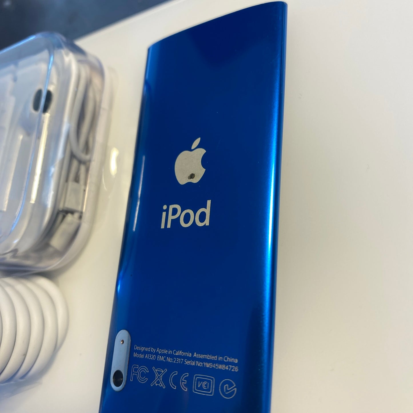 Apple iPod nano 5th Generation Blue (16 GB). New LCD new battery