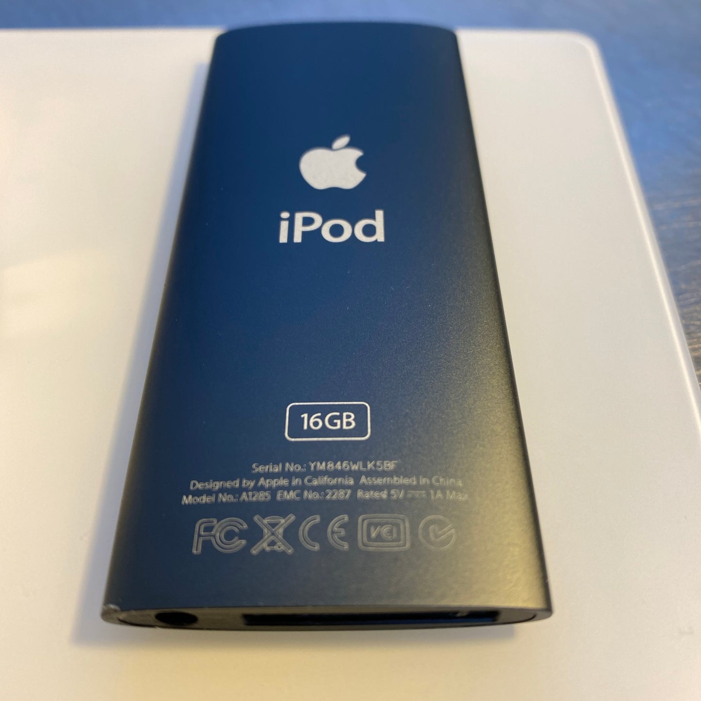 Apple ipod nano 4th gen 16 gb Black. VERY NICE CONDITION - NEW BATTERY