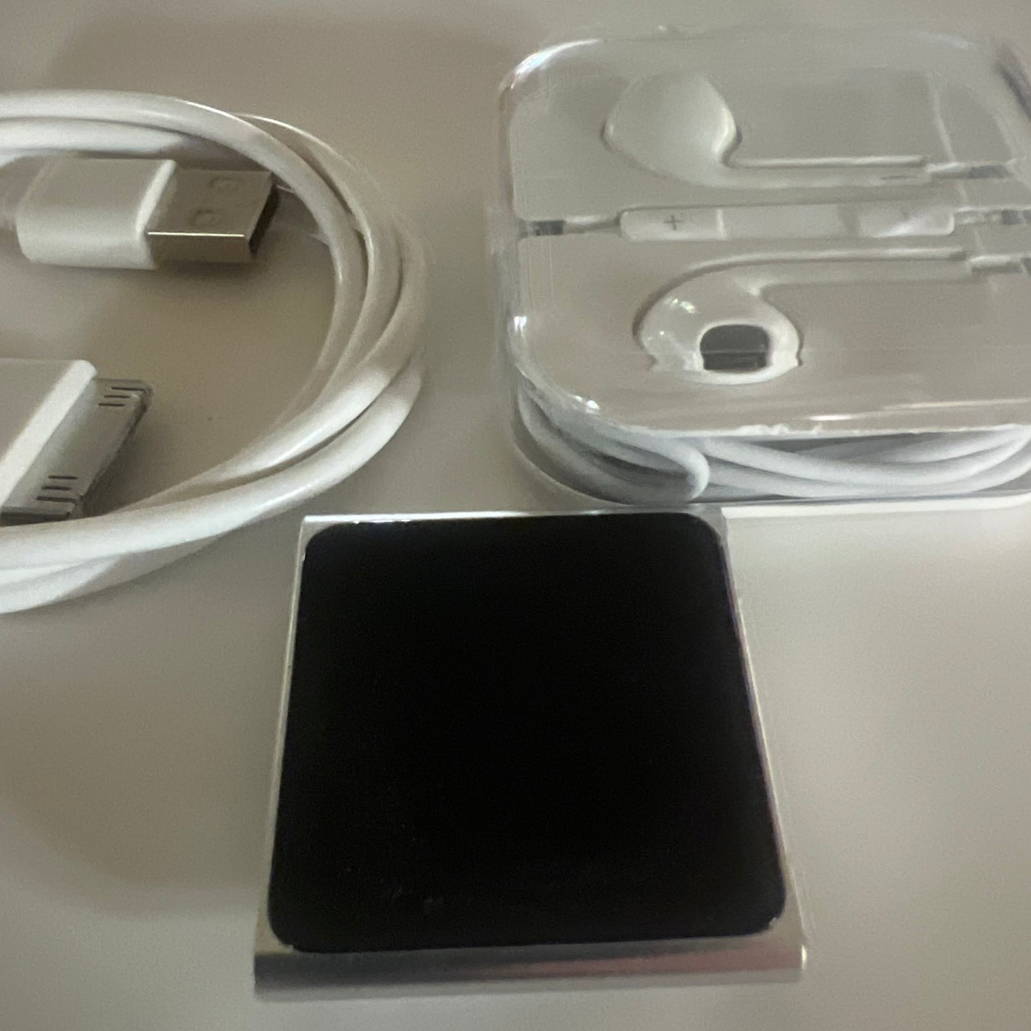 Apple iPod nano 6th Gen Silver 8 GB. NEW BATTERY. NEW SCREEN
