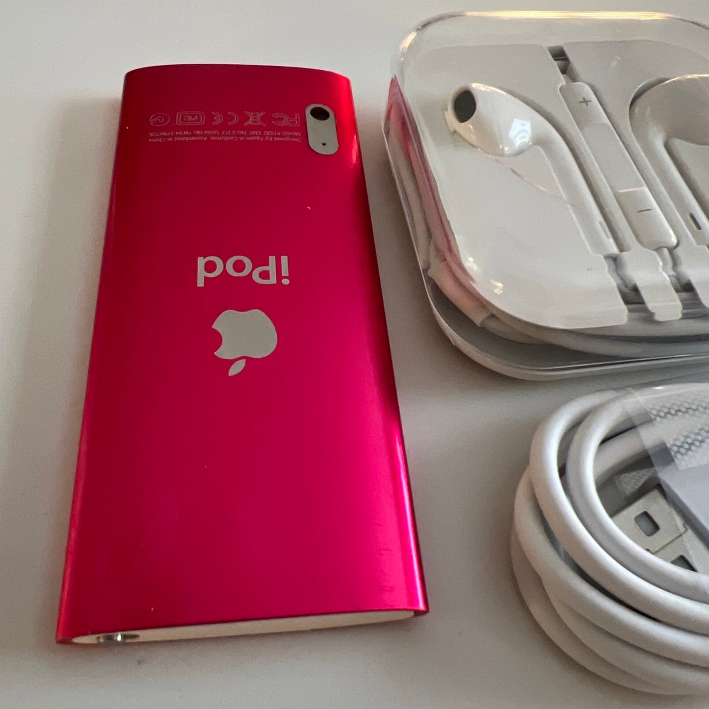 ipod nano 5th generation 16gb Pink NEW BATTERY. Nice!