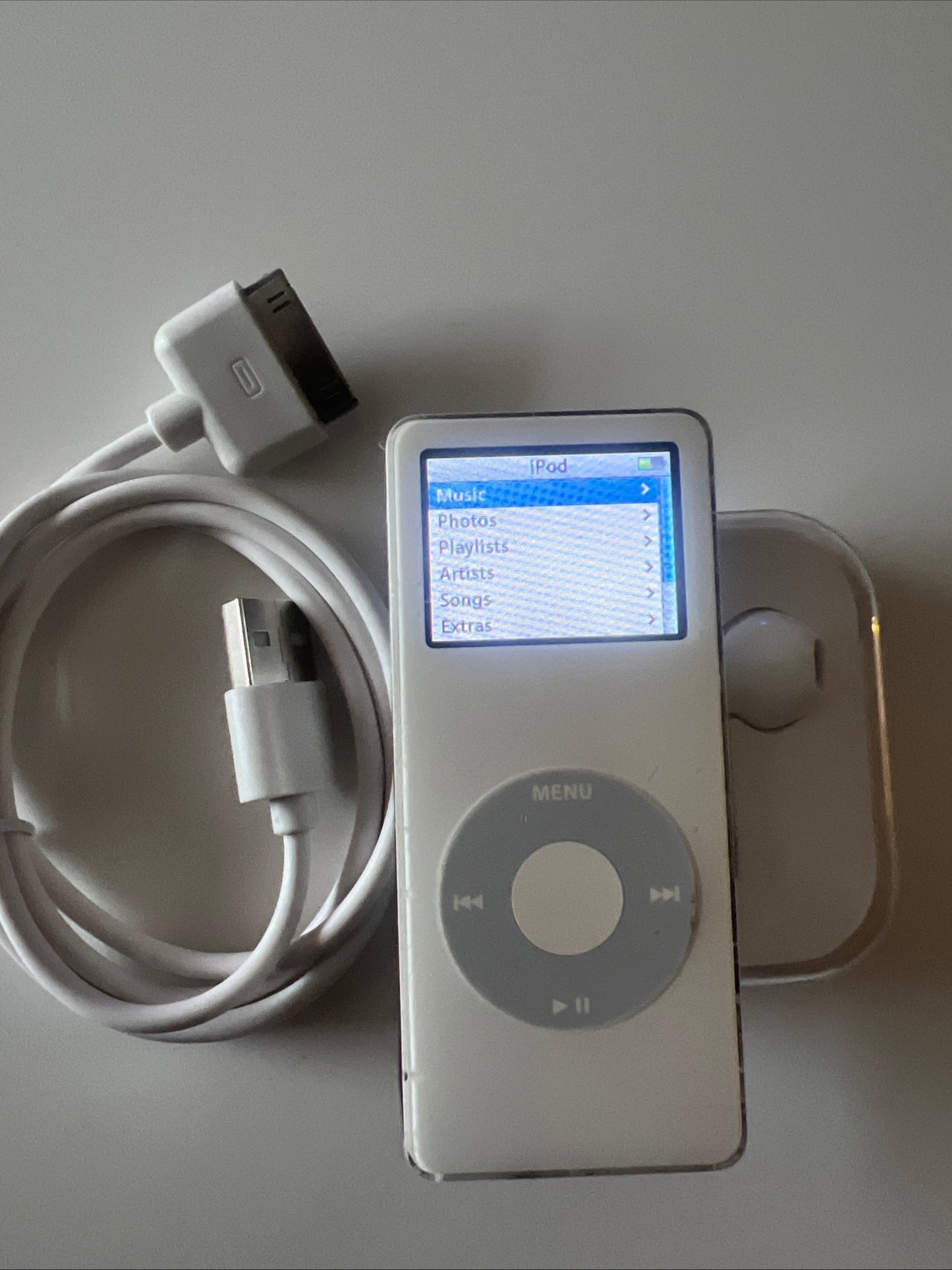 iPod nano 1st Gen 2gb White MP3 Music Player - New Battery Installed