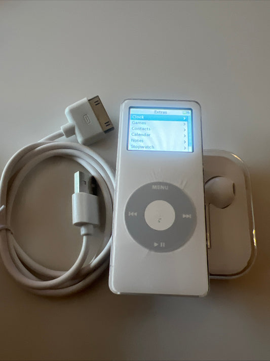 Apple iPod Nano, 1st generation, White, 4GB, New Battery, Fully functional