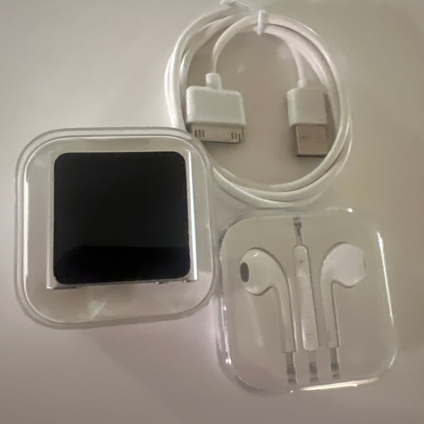 Apple iPod nano 6th Gen Silver 8 GB. NEW BATTERY. NEW SCREEN