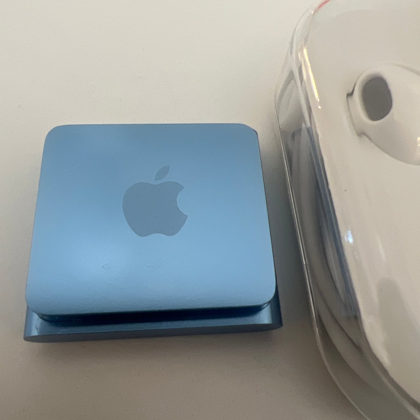 Apple iPod Blue Open Box Shuffle 4th Generation New Battery Installed