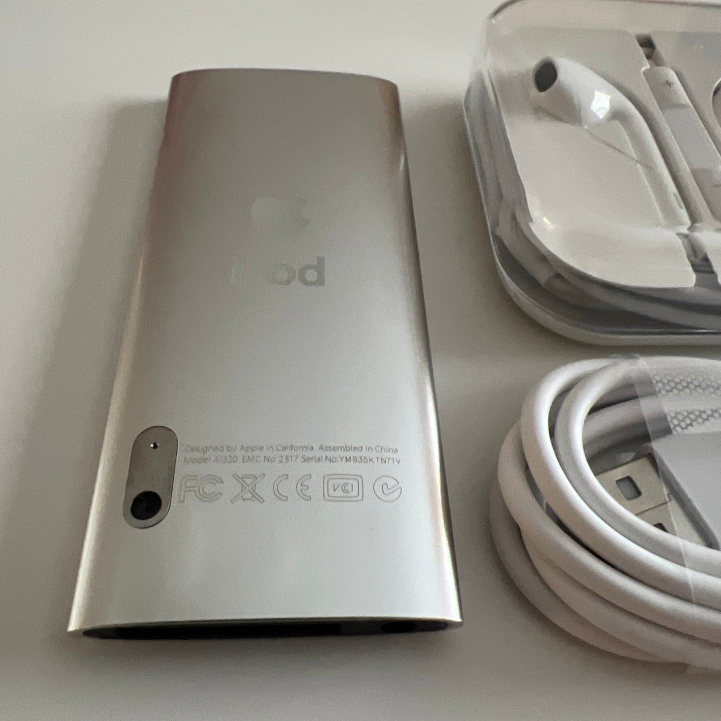 Apple iPod Nano 5th Generation Silver 8GB New Battery