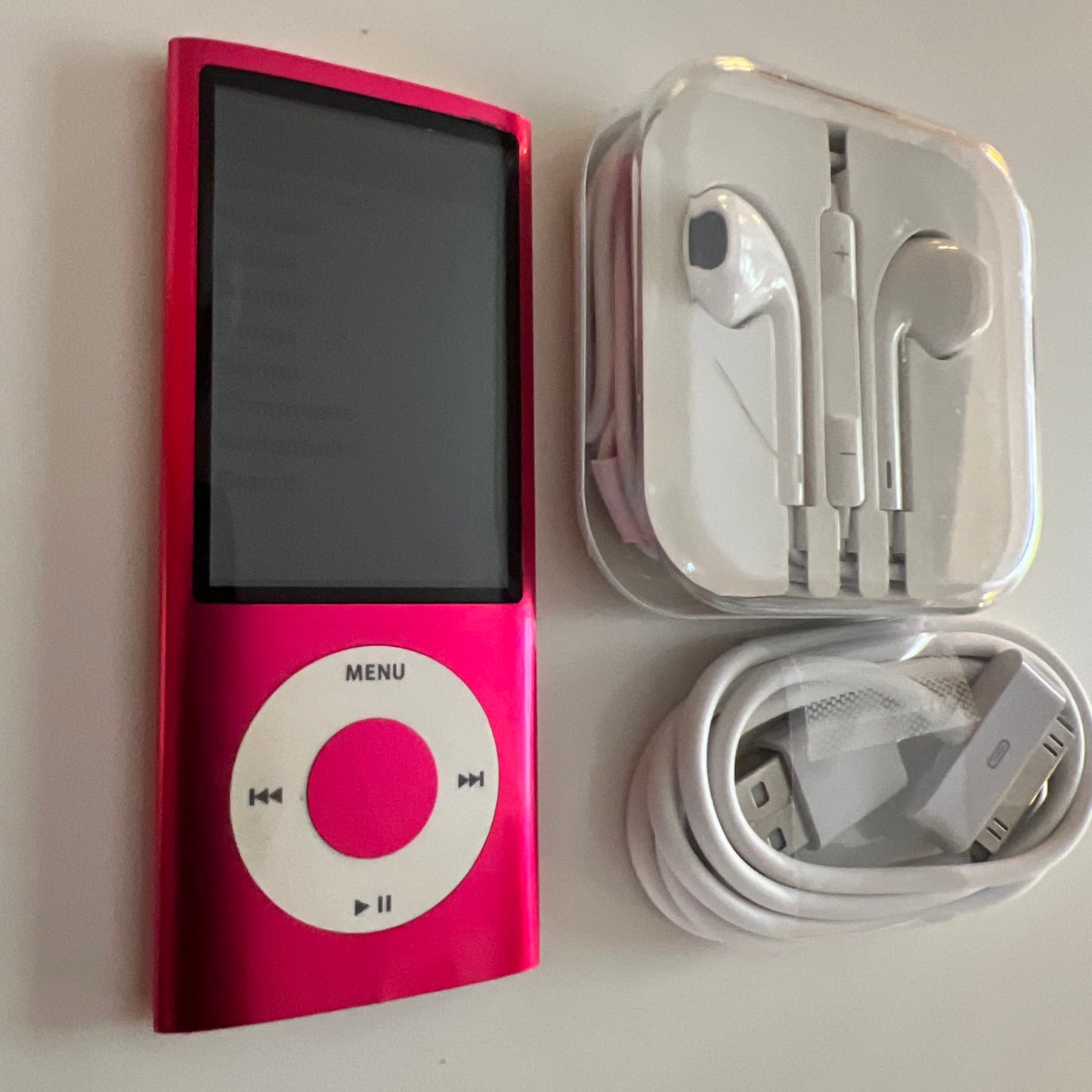 ipod nano 5th generation 16gb Pink   NEW BATTERY. Nice!
